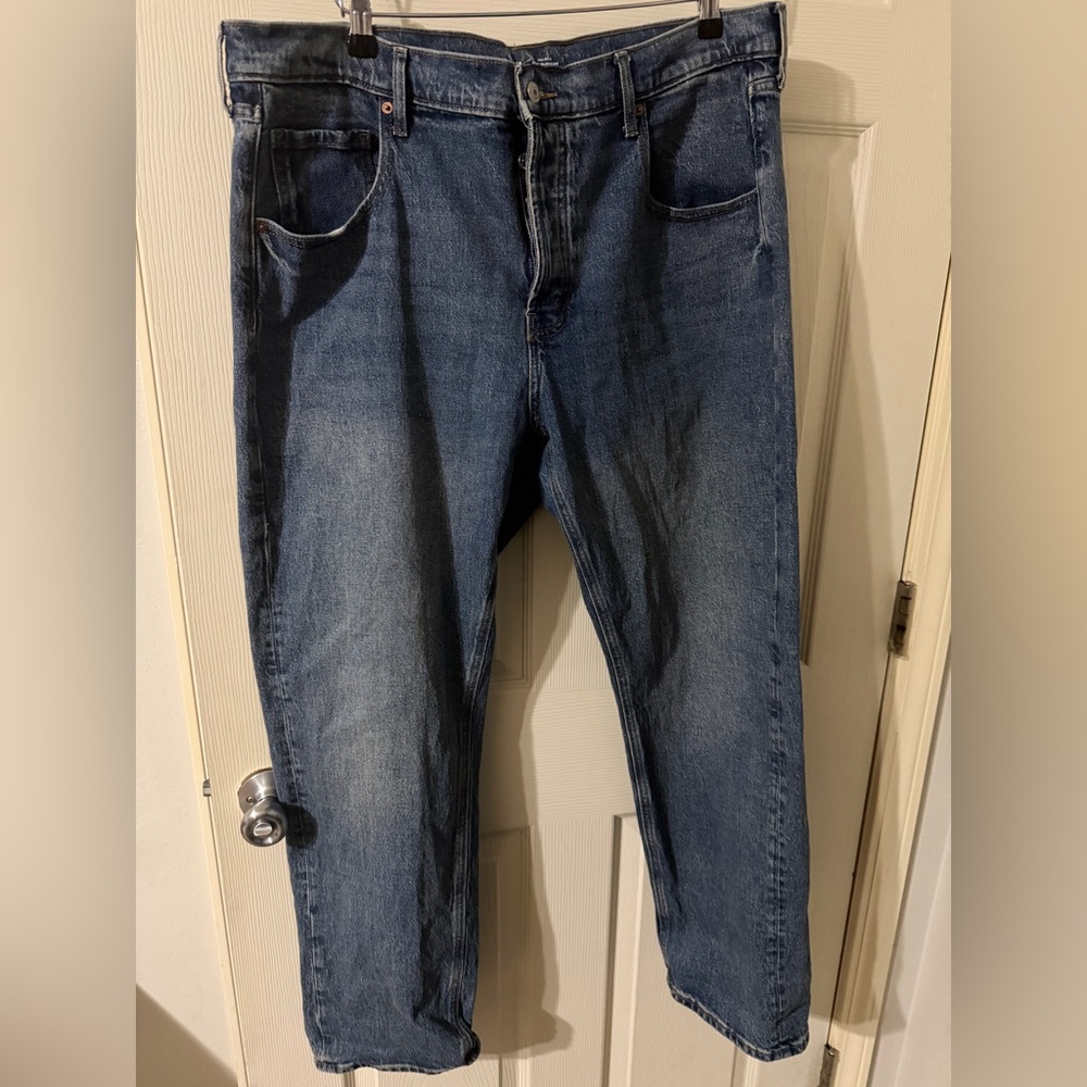 Old Navy Mid-Rise Slouchy Straight Leg Jeans - Picture 2 of 8